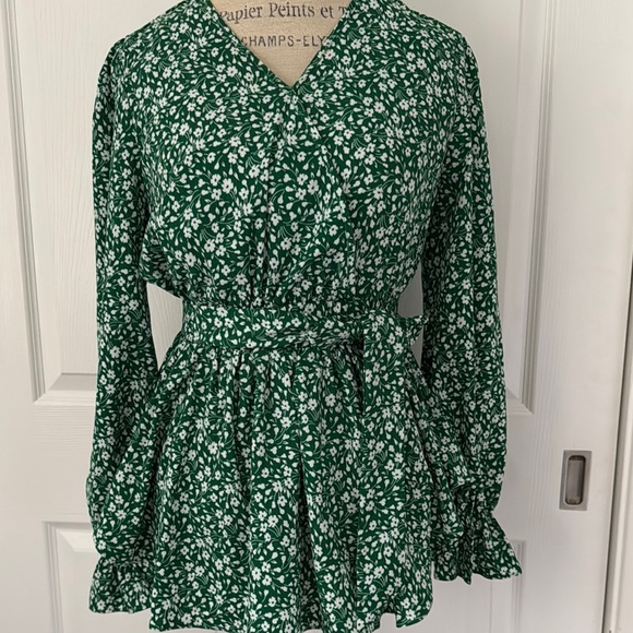 Miss Sparkling brand womens Green Floral blouse - Picture 3 of 6